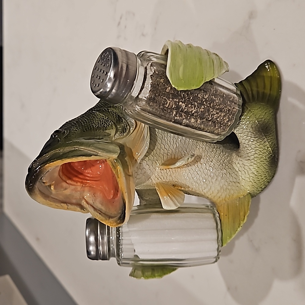 Large Mouth Bass Fish Salt Pepper Shaker Holder -  Rivers Edge